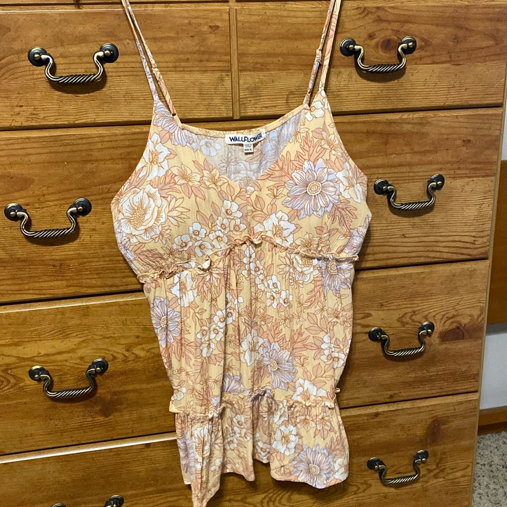 Wallflower cami with removable cups and adjustable straps size XL